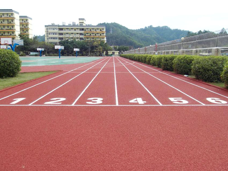 塑膠跑道泡水是否發(fā)黑？